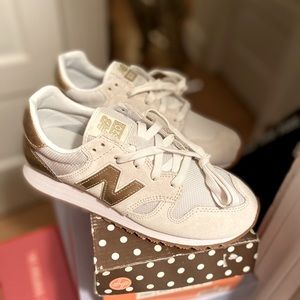 Women’s new balance sneakers